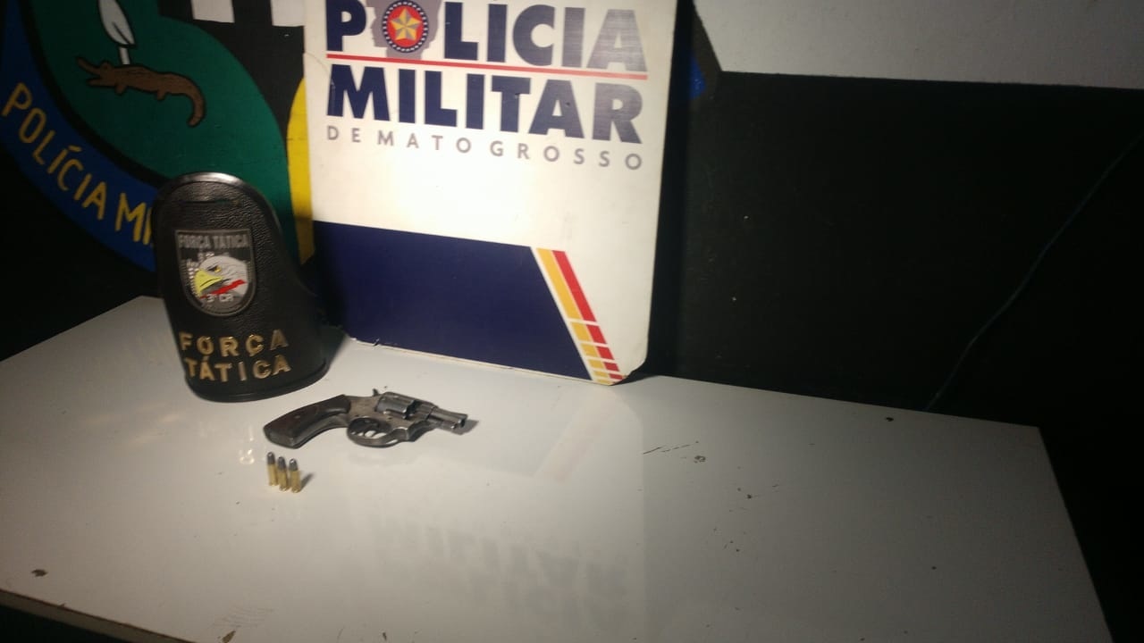 Bandido assalta empresas mas é preso após bater em poste durante fuga