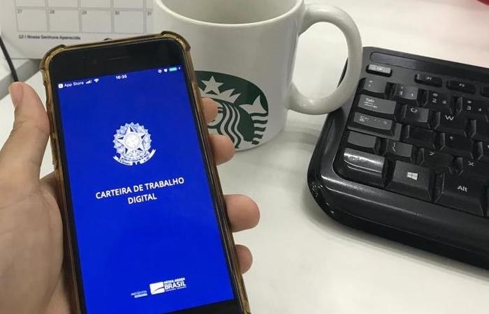 Carteira de Trabalho Digital já substitui documento impresso e acaba com anotação no papel
