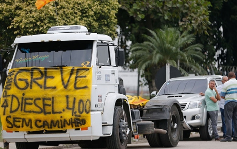 Projeto anistia multas de motoristas que aderiram aos piquetes de caminhoneiros