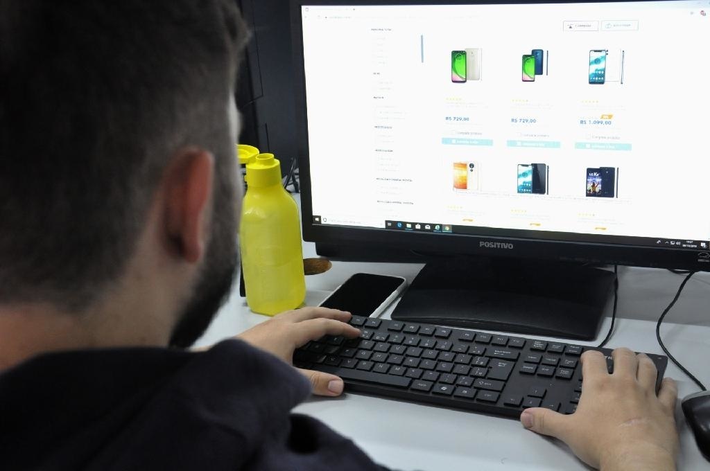 Procon-MT orienta consumidores sobre cancelamento de compras pela internet