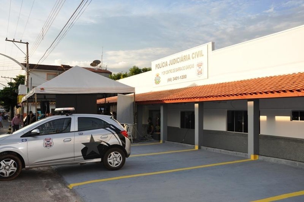 Homem abandona as muletas e sai andando e é preso em flagrante ao tentar aplicar golpe no INSS