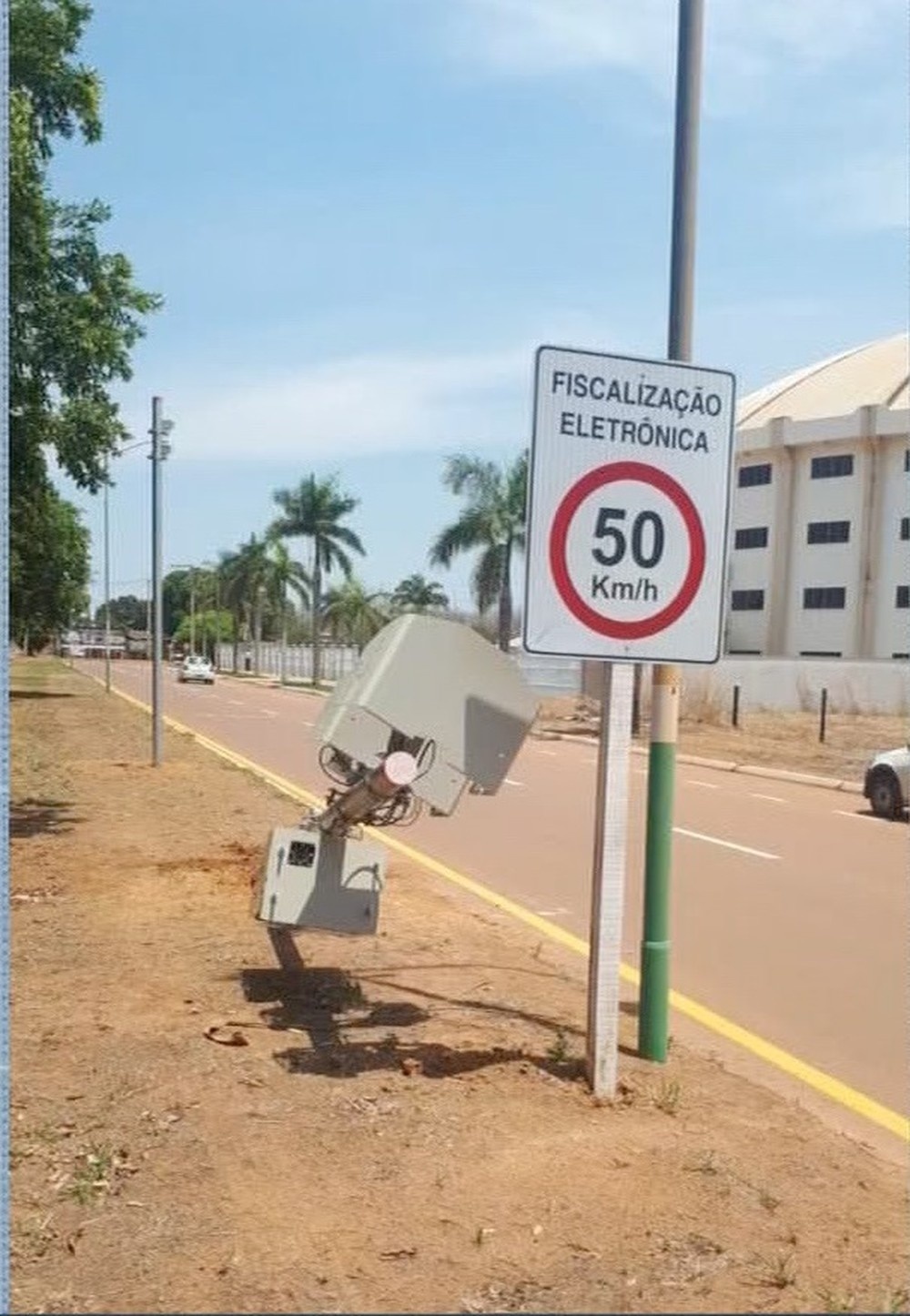 Vândalos derrubam radar recém-instalado em Sinop