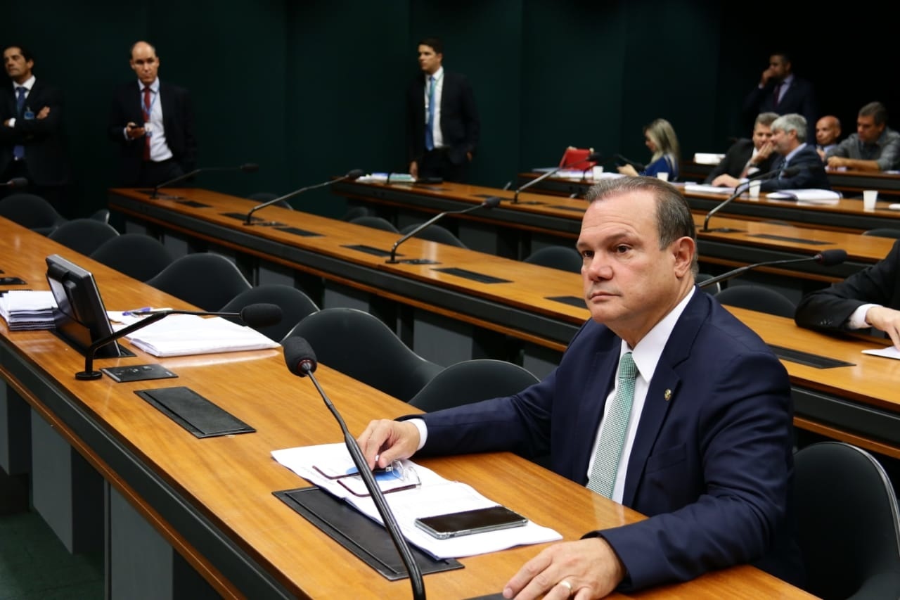 Sem recursos no DNIT, estradas podem voltar aos tempos do tapa-buraco