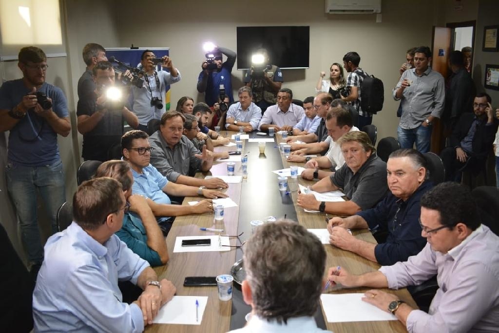Governador recebe prefeitos da região em Sinop