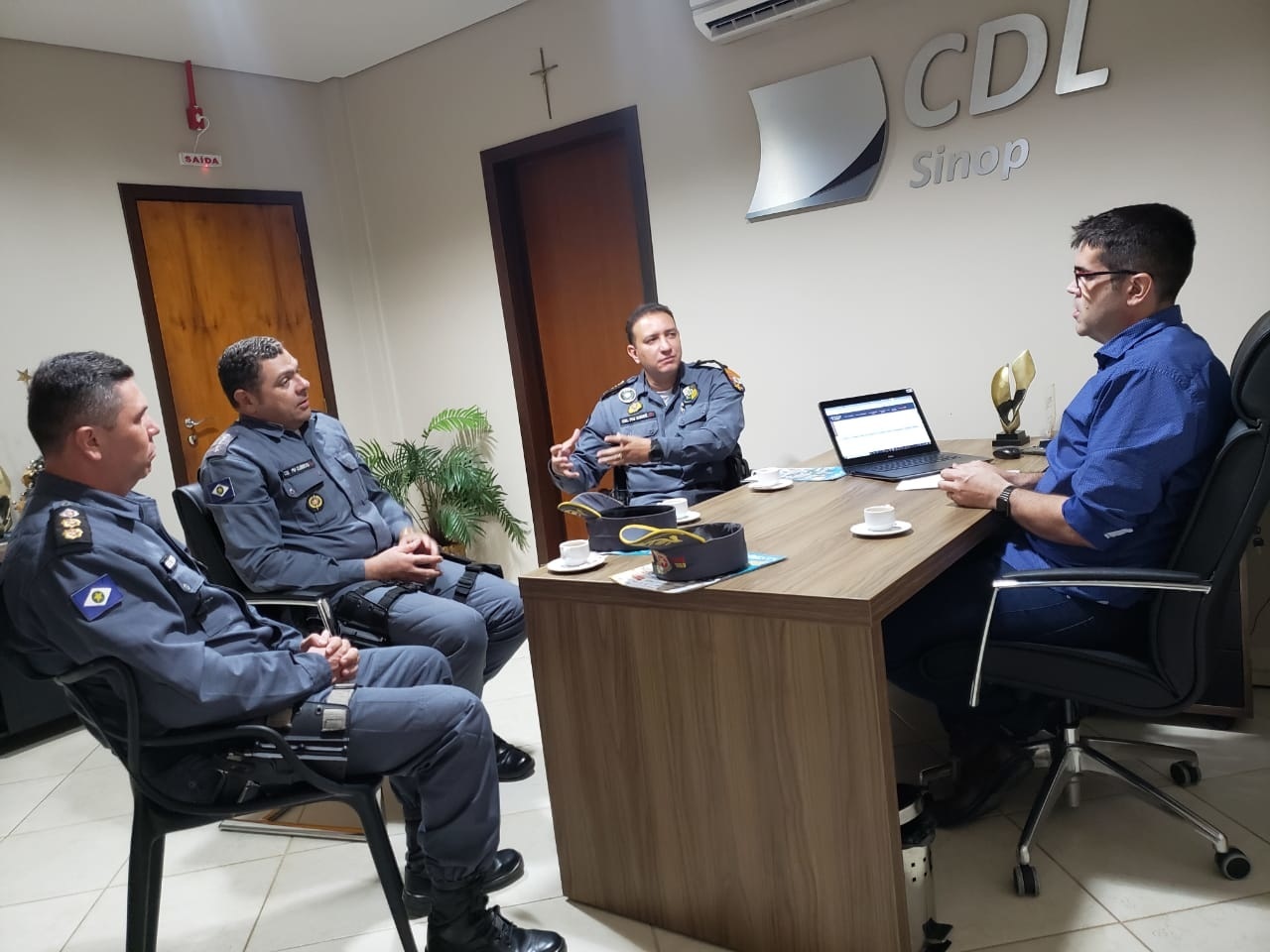 Lojistas pedem para PM “cuidar” da área comercial