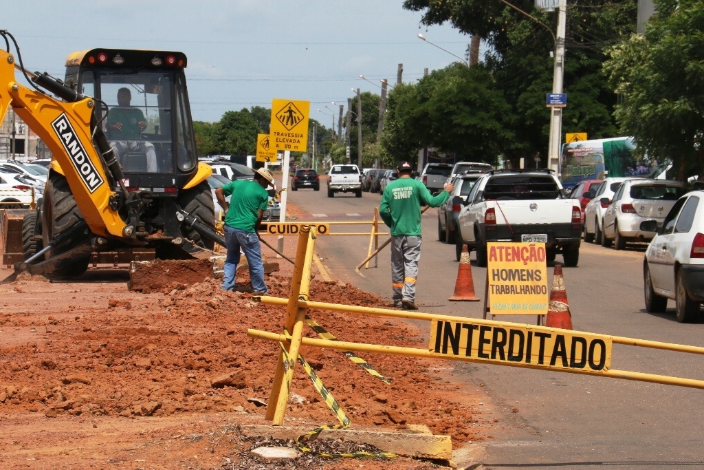 Estacionamento informal em frente ao Hospital será regularizado