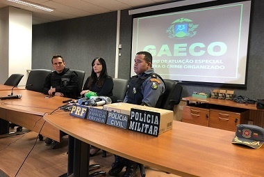 Defensivos, munições e roupa falsificada do Exército são apreendidos