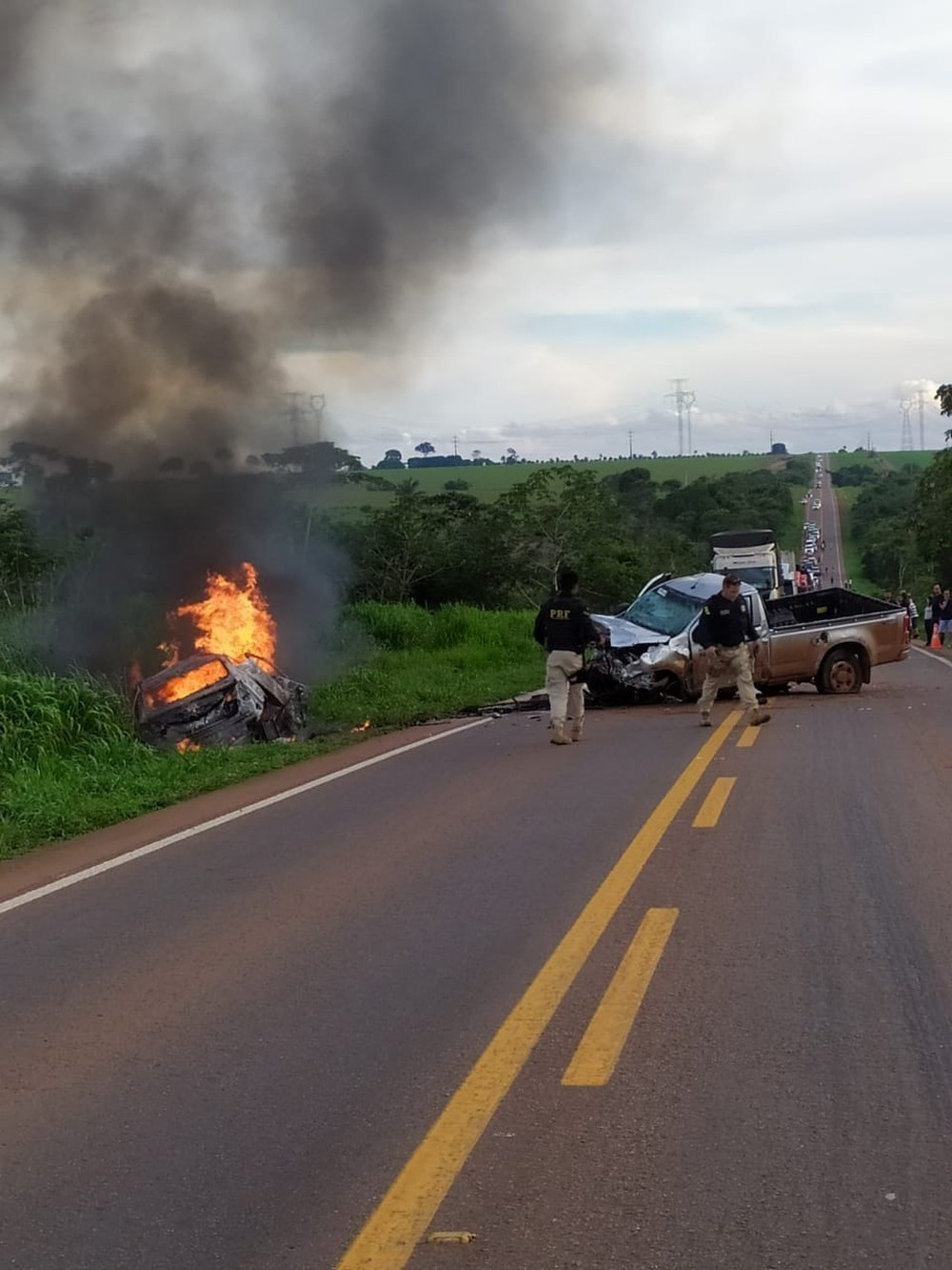 Motoristas de veículos morrem após colisão frontal na BR-163