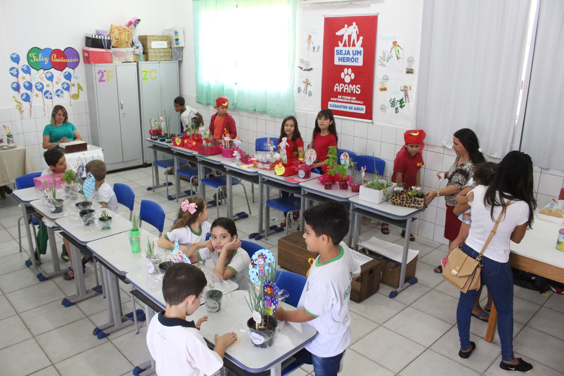 Crianças doam recursos de projeto para a Apams