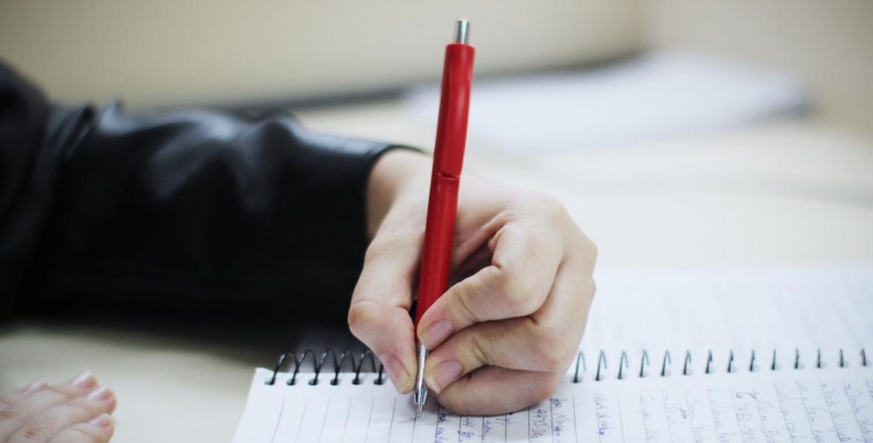 Escolas que aderiram à greve encerram próximo ano letivo em 2021