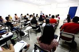 Lei proíbe universidades de MT de cobrar taxa extra para prova e repetência