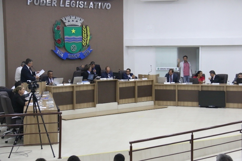 Vereadores votam reajuste e fixam salários dos próximos gestores