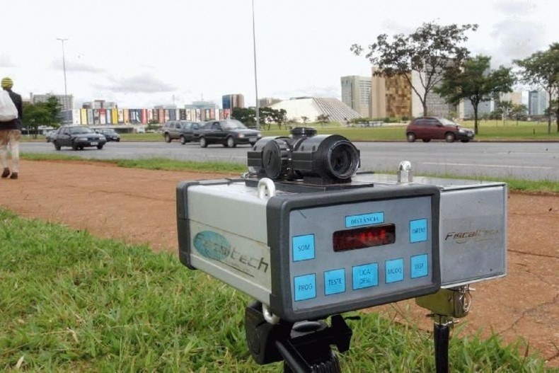 Bolsonaro diz que radares voltarão a rodovias, mas só para 'fotografia educativa'