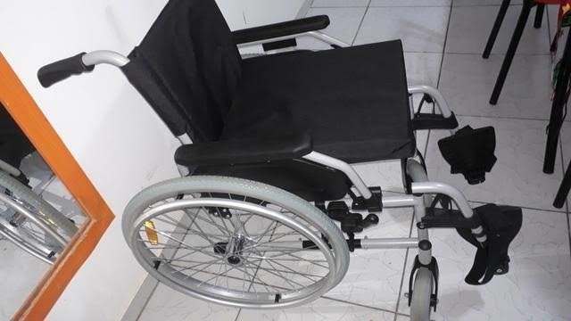 Mãe é suspeita de furtar cadeira de rodas de posto de saúde