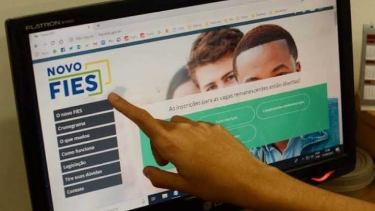 MEC diz que vai reduzir número de vagas do Fies a partir de 2021