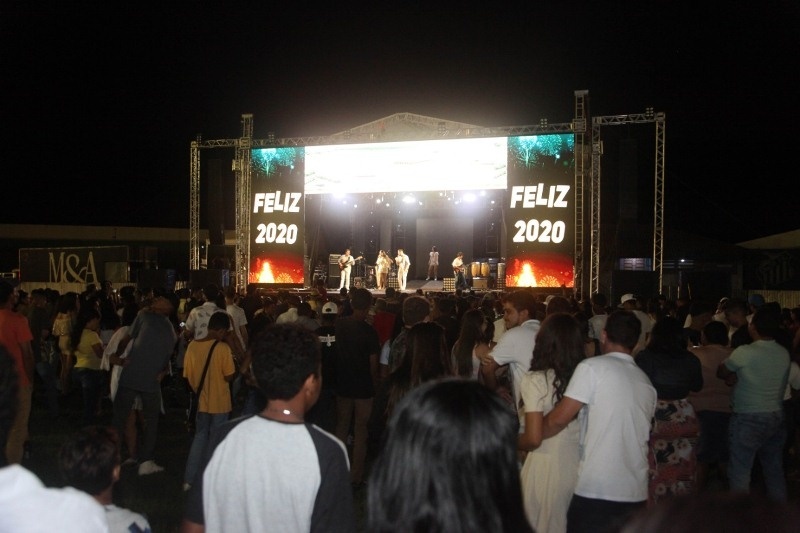 Com Munhoz e Mariano e bandas locais, Sinop dá boas-vindas a 2020 com festa da virada