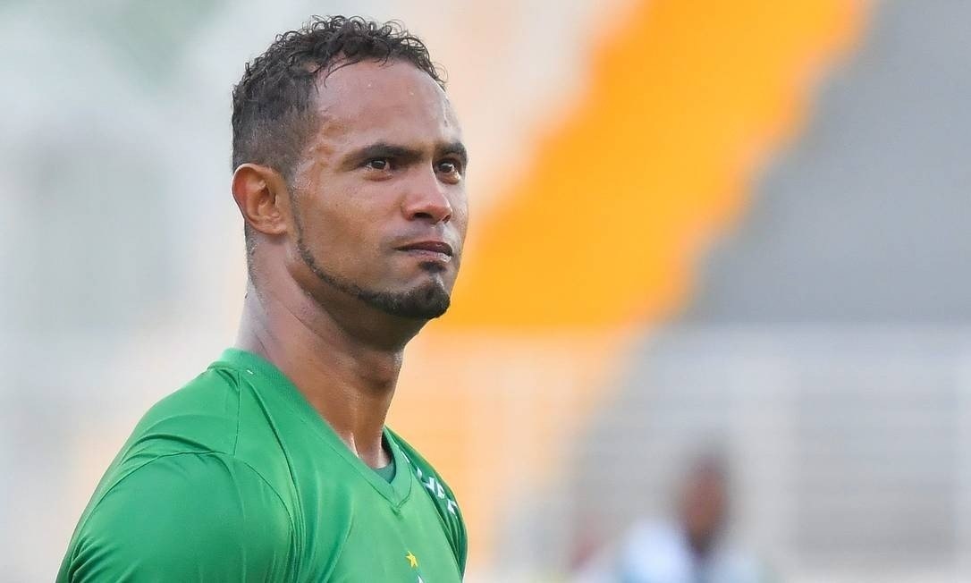 Goleiro Bruno deve fechar com clube do Mato Grosso por salário de até R$ 6 mil