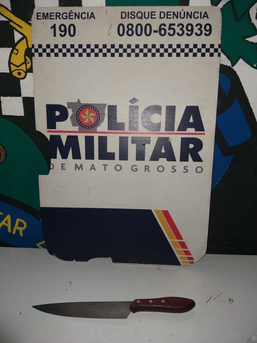 Jovem esfaqueia marido após descobrir traição