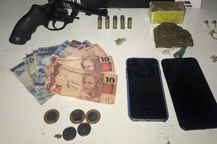 Adolescente é apreendido com drogas