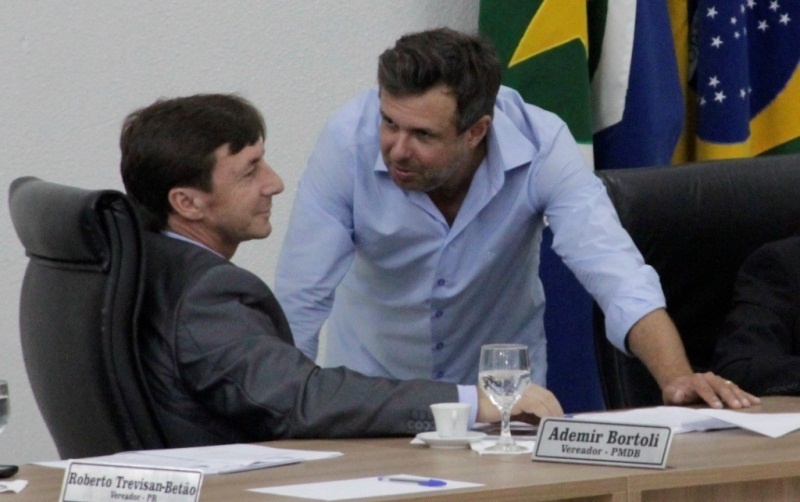 Pré-candidatos deixam secretarias e prefeita nomeia segundo escalão
