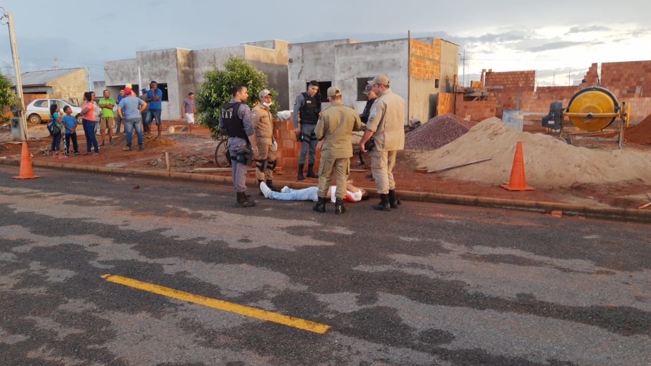 Homem é morto a tiros em rua de Sinop