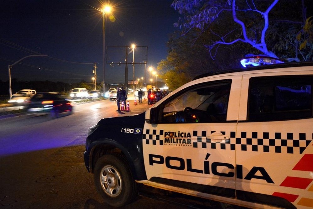 Mulher que voltou de Portugal tenta fugir de quarentena em MT