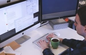 Mais de 500 cursos gratuitos para profissionais na quarentena