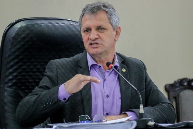 Deputado pede mais prazo para mudar de partido