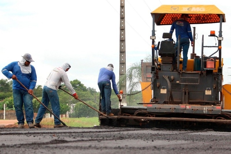 Prefeitura contrata R$ 12,3 milhões em obras de asfalto