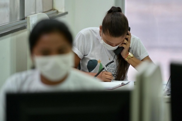 Tire suas dúvidas sobre o auxílio emergencial por telefone