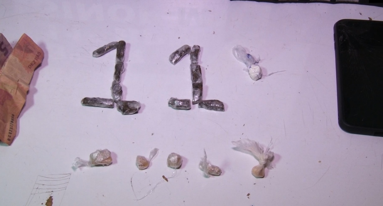 Jovem é preso com drogas escondidas na cueca