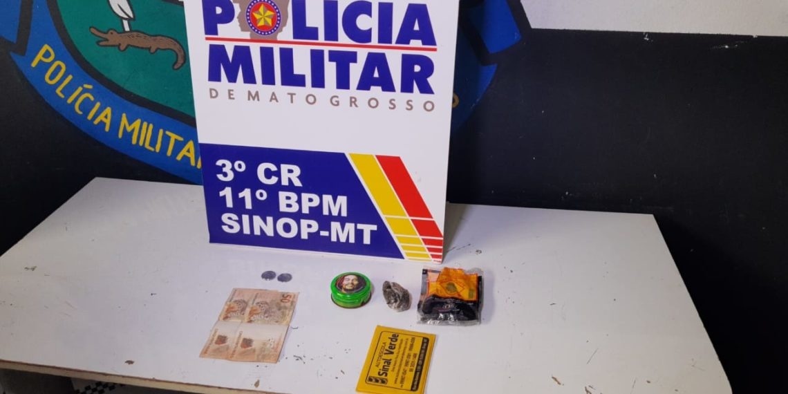 Suspeito tenta ingerir porção de droga durante abordagem