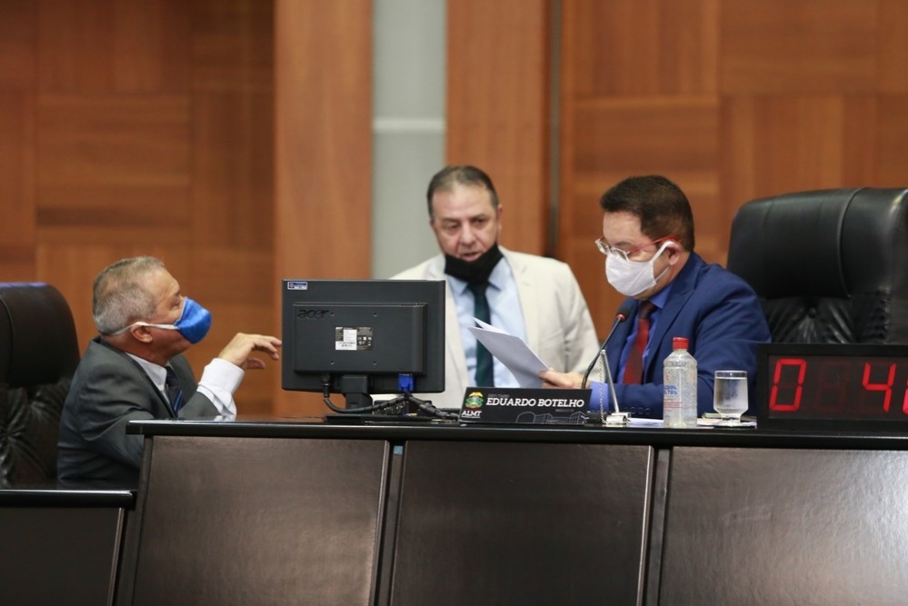 Deputados aprovam projeto que obriga uso de máscara em MT