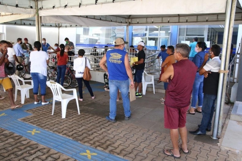 Justiça manda agências bancárias em MT instalarem tendas do lado de fora