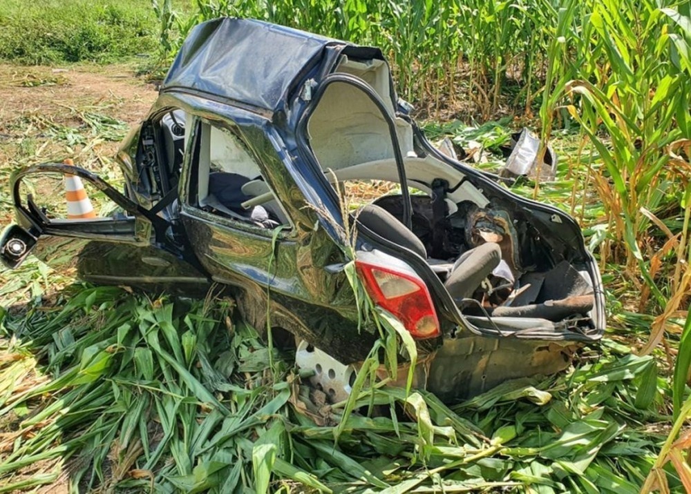 Jovem bate carro e morre junto com a irmã de 7 anos no MT
