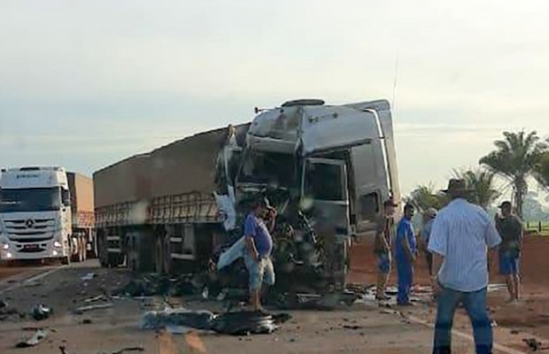 Homem tem perna amputada após colisão na BR-163