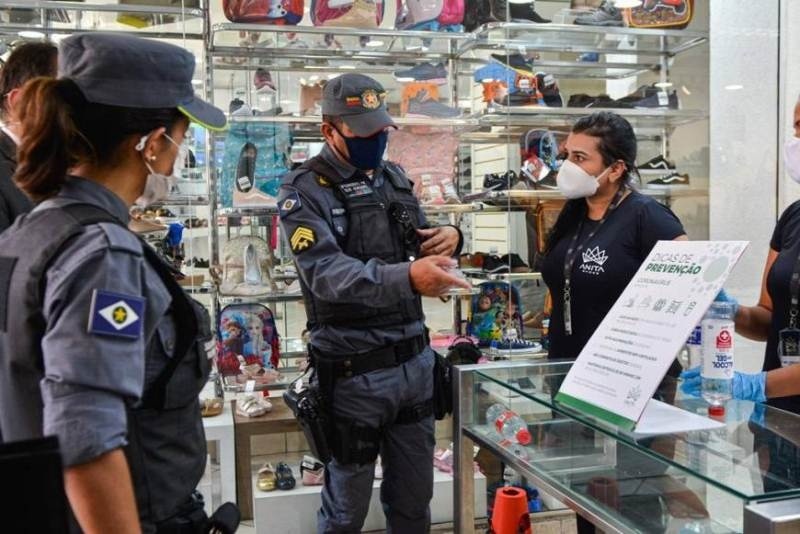 Com clientes sem máscara, 44 empresas foram notificadas