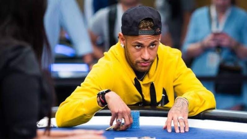 Neymar vence torneio de Poker online e fatura R$ 14 mil
