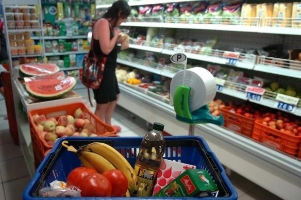 Preço dos alimentos volta a subir mas inflação geral é negativa