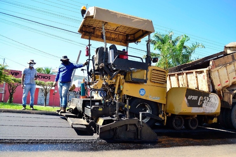 Prefeitura faz restauração de asfalto no perímetro urbano