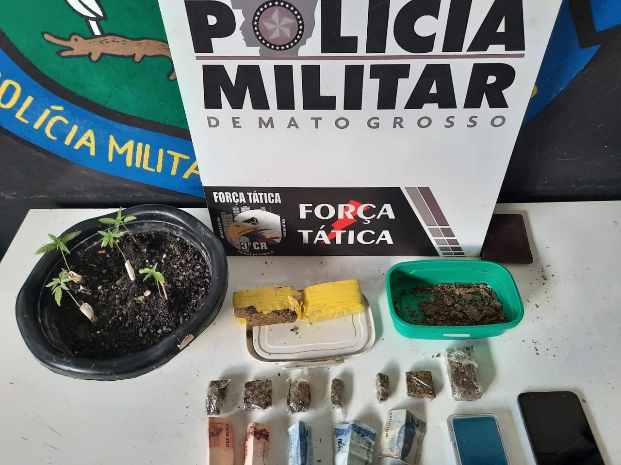 Jovem é preso pela PM acusado de vender drogas para crianças em Sinop