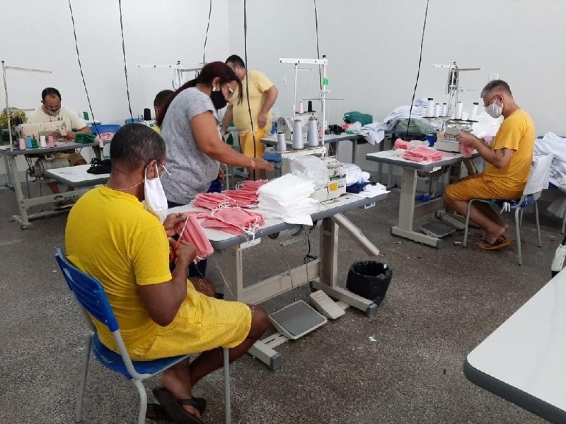 Máscaras produzidas por presos são doadas à rede hospitalar de Sinop