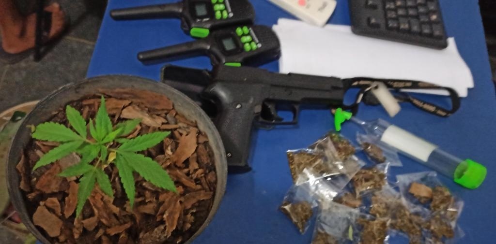 Denúncia aponta casa usada no tráfico de droga e dois são detidos