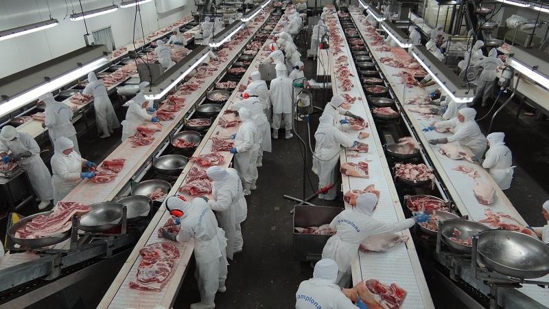 China suspende importações de carne de 2 frigoríficos em Mato Grosso