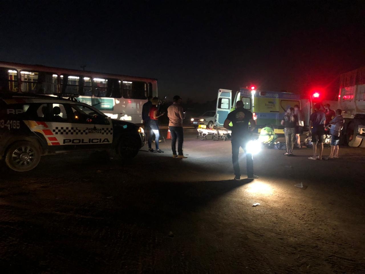 Colisão entre moto e carreta na BR-163 deixa dois feridos