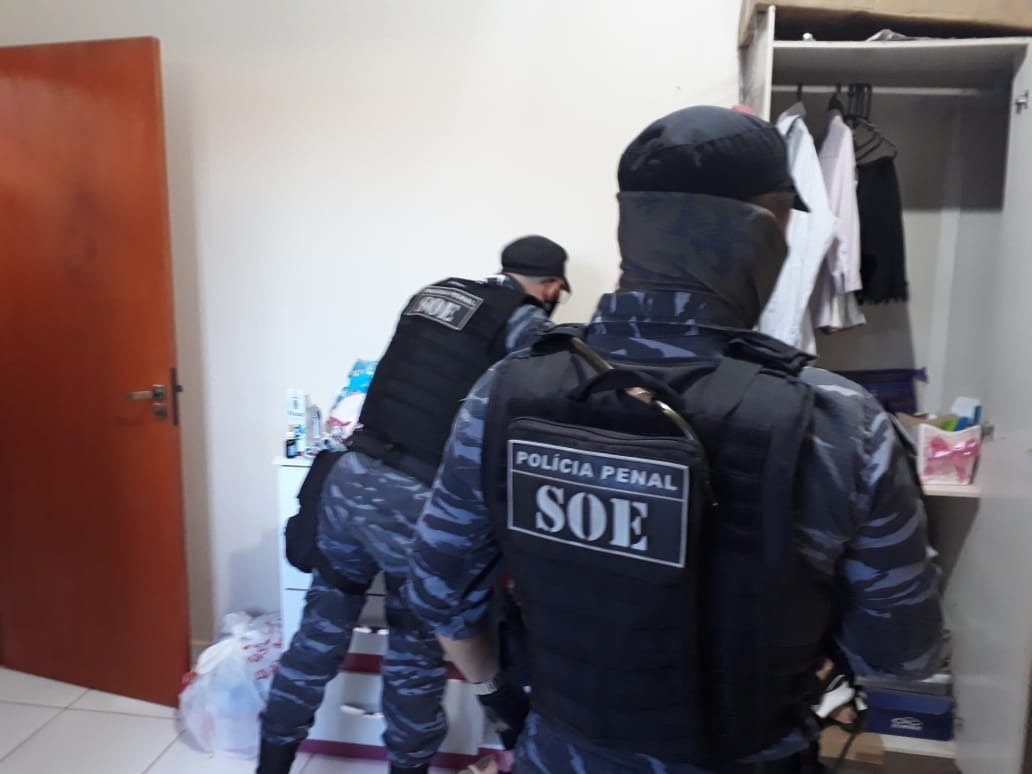 Policial e advogado são presos durante operação