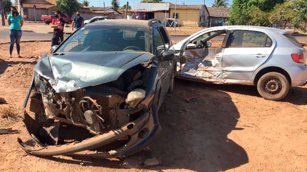 Acidente entre carros deixa uma pessoa ferida em Sinop