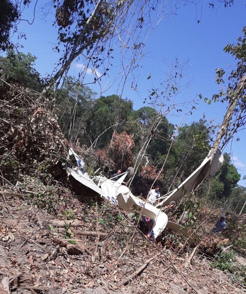 Avião de pequeno porte cai durante aula de voo em Sinop