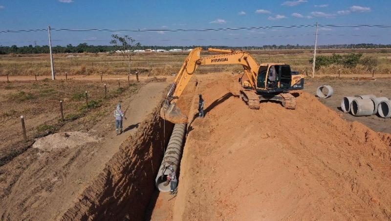 Sem chuvas, obras de pavimentação avançam em vários pontos da cidade