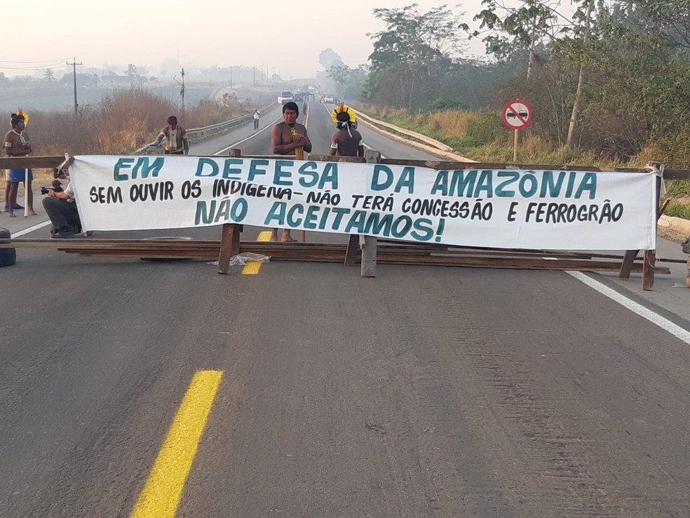 PRF orienta caminhoneiros que pretendem sair de MT com cargas até o PA